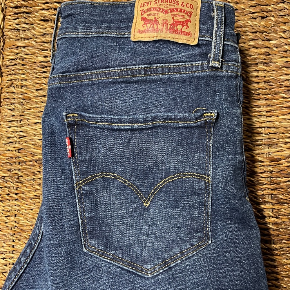 Women’s Skinny Levi Jeans